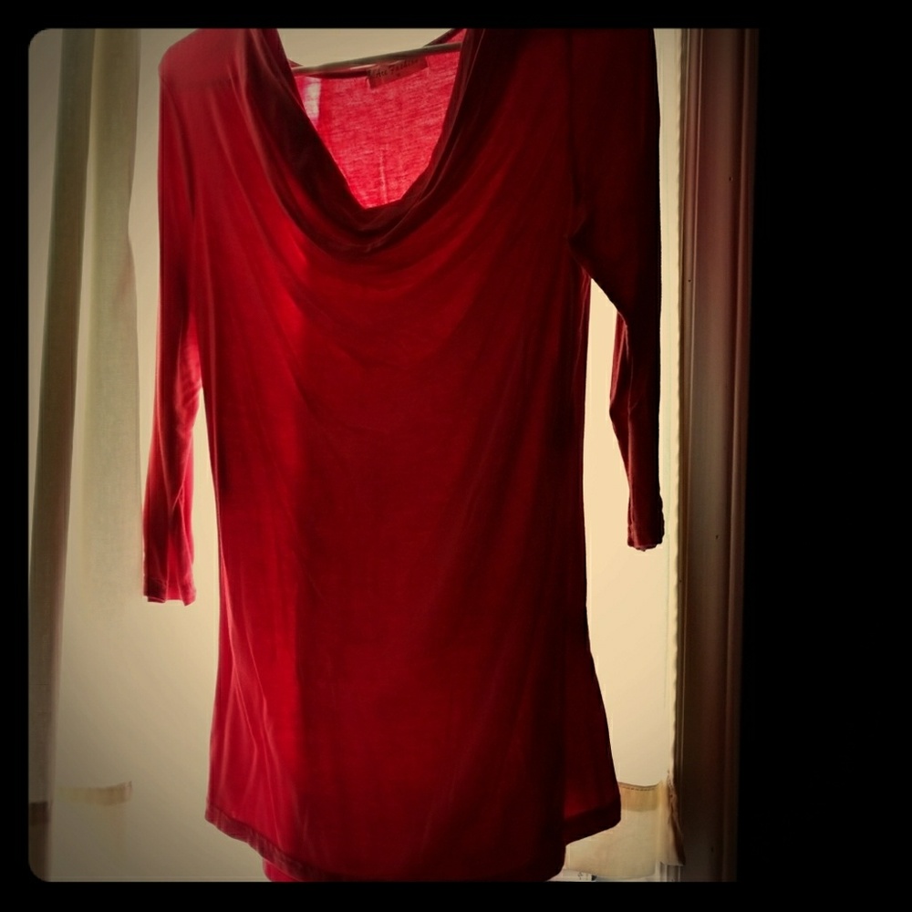 Size medium, flow neck, fitted 3/4 sleeve